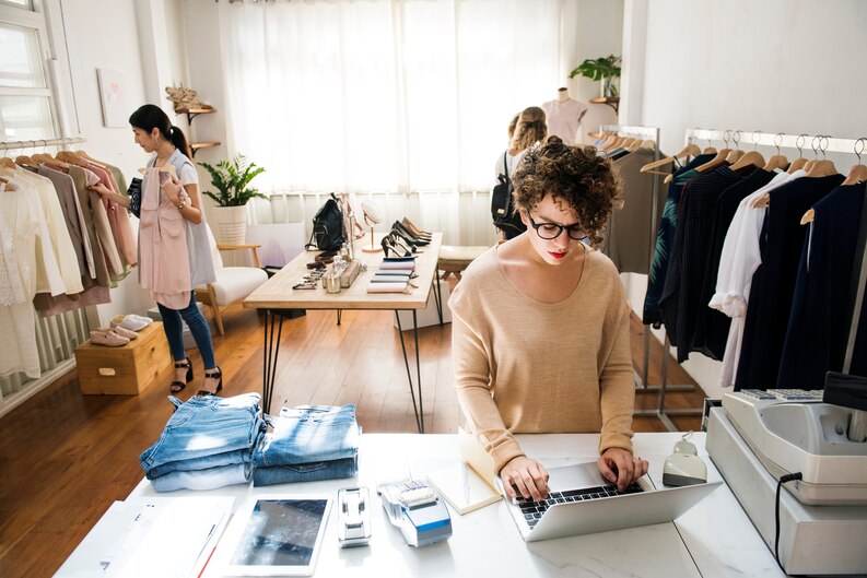 fpdl.in_female-business-owner-is-using-laptop_53876-40918_medium