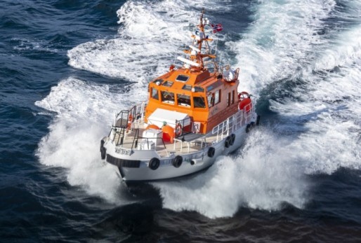 pilot-boat-motion-sunny-day-norway-1-1-1